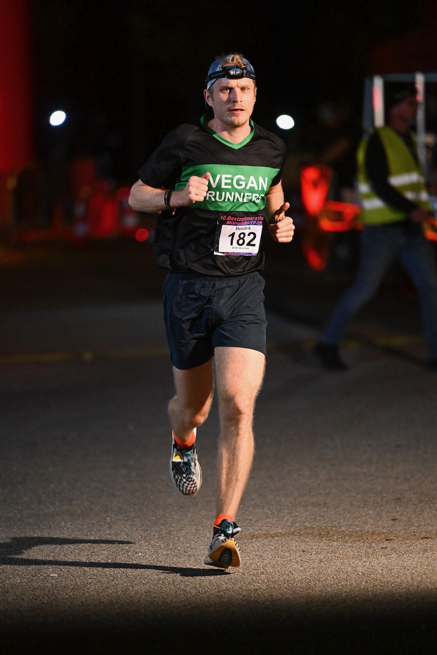 10. Bestzeitmarathon München
Der Lauf gegen die Gesetze der Physik am 29.10.2022 in München-Riem.
Fotocredit
Hannes Magerstaedt
hannes@magerstaedt.de
Tel.01728178700