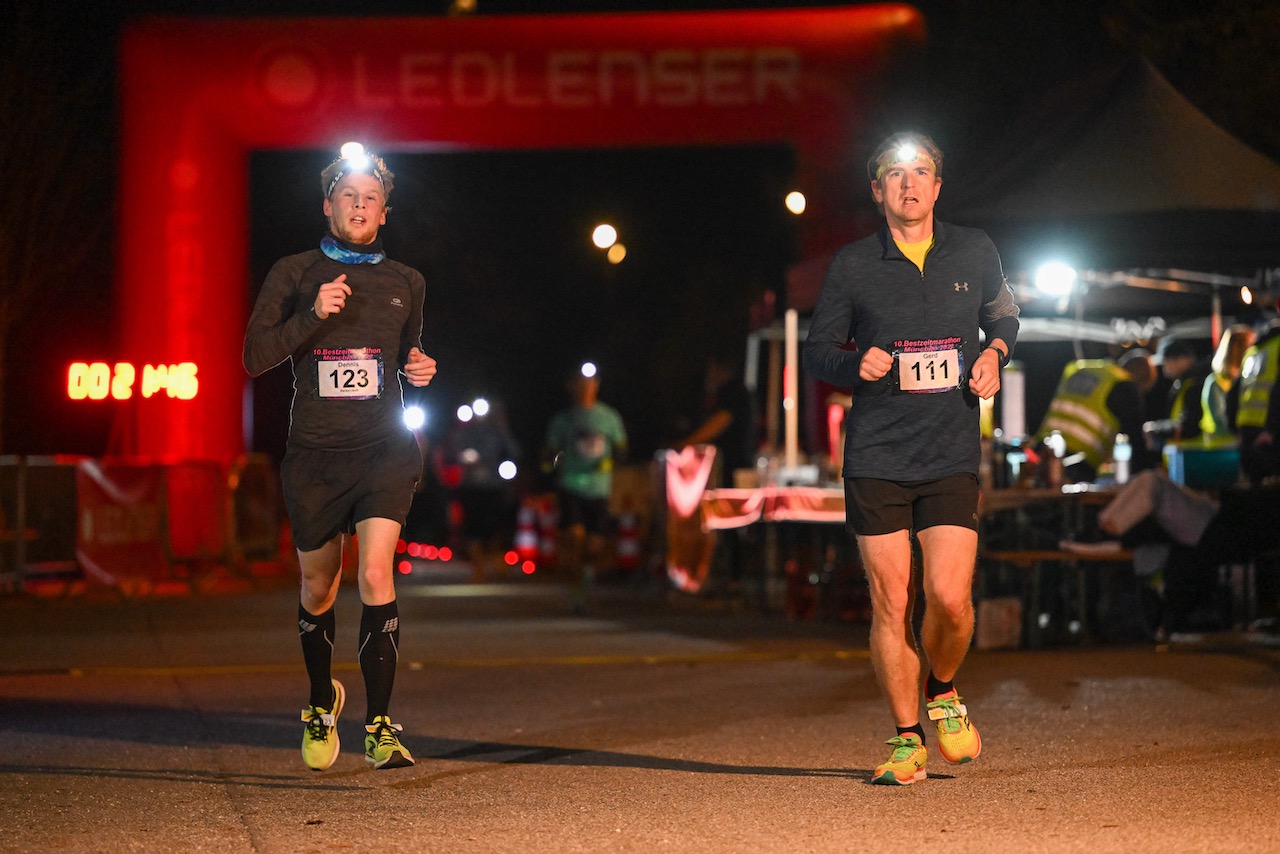 10. Bestzeitmarathon München
Der Lauf gegen die Gesetze der Physik am 29.10.2022 in München-Riem.
Fotocredit
Hannes Magerstaedt
hannes@magerstaedt.de
Tel.01728178700