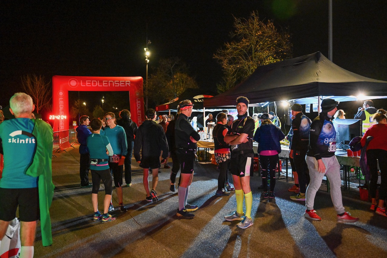 10. Bestzeitmarathon München
Der Lauf gegen die Gesetze der Physik am 29.10.2022 in München-Riem.
Fotocredit
Hannes Magerstaedt
hannes@magerstaedt.de
Tel.01728178700