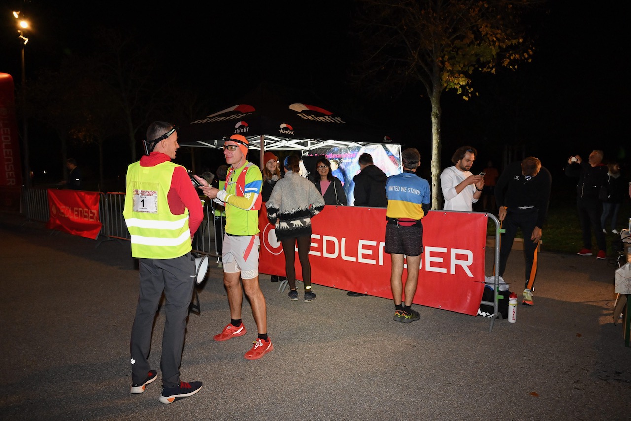 10. Bestzeitmarathon München
Der Lauf gegen die Gesetze der Physik am 29.10.2022 in München-Riem.
Fotocredit
Hannes Magerstaedt
hannes@magerstaedt.de
Tel.01728178700