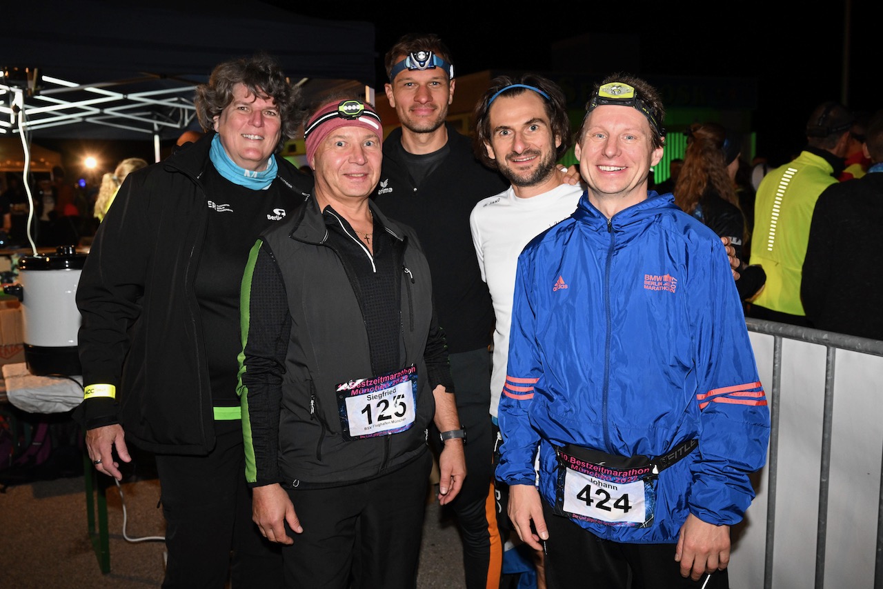 10. Bestzeitmarathon München
Der Lauf gegen die Gesetze der Physik am 29.10.2022 in München-Riem.
Fotocredit
Hannes Magerstaedt
hannes@magerstaedt.de
Tel.01728178700