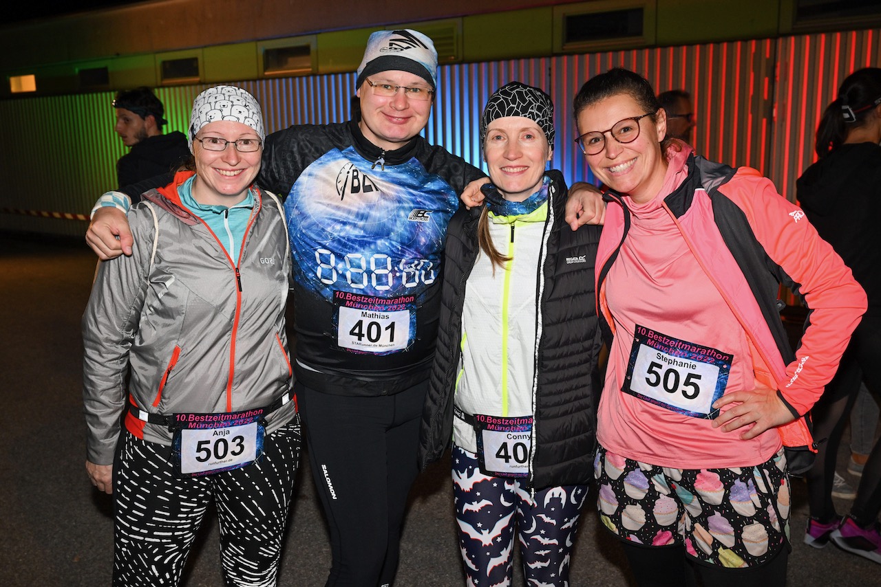 10. Bestzeitmarathon München
Der Lauf gegen die Gesetze der Physik am 29.10.2022 in München-Riem.
Fotocredit
Hannes Magerstaedt
hannes@magerstaedt.de
Tel.01728178700