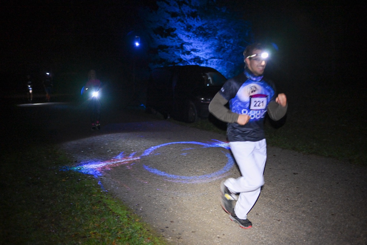 10. Bestzeitmarathon München
Der Lauf gegen die Gesetze der Physik am 29.10.2022 in München-Riem.
Fotocredit
Hannes Magerstaedt
hannes@magerstaedt.de
Tel.01728178700